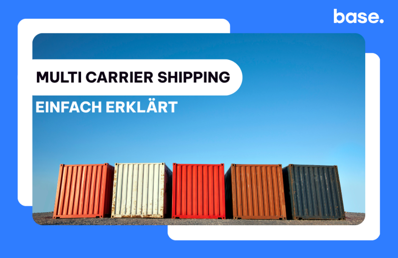 Grafik mit Containern unter blauem Himmel und Text ‚Multi Carrier Shipping – einfach erklärt‘