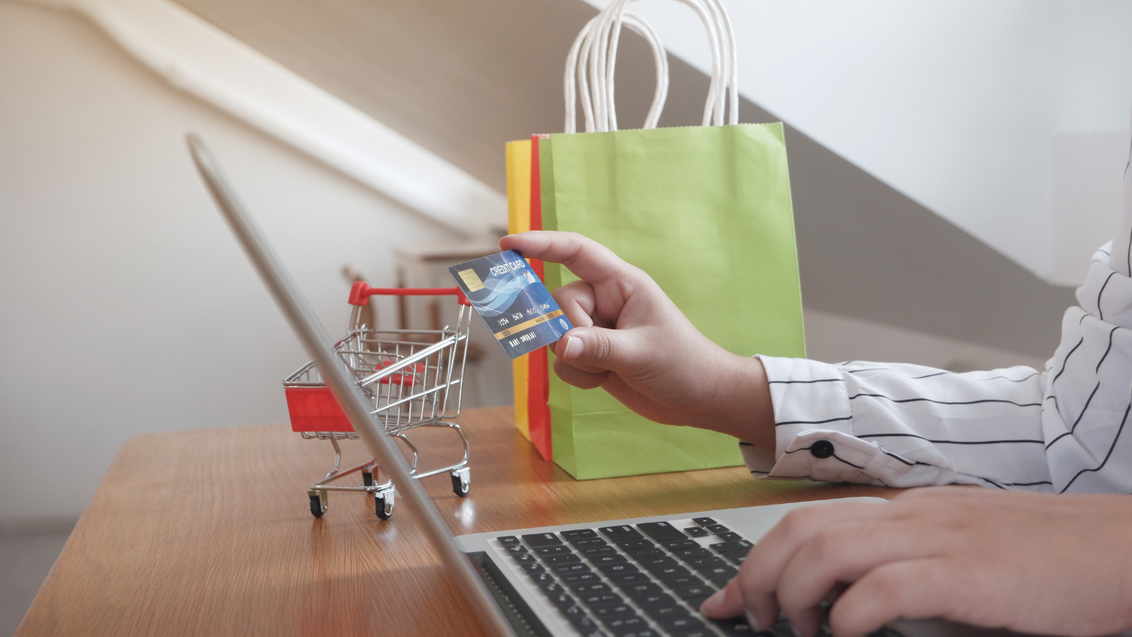 Quick commerce usage image showing online shopping and instant purchase behavior