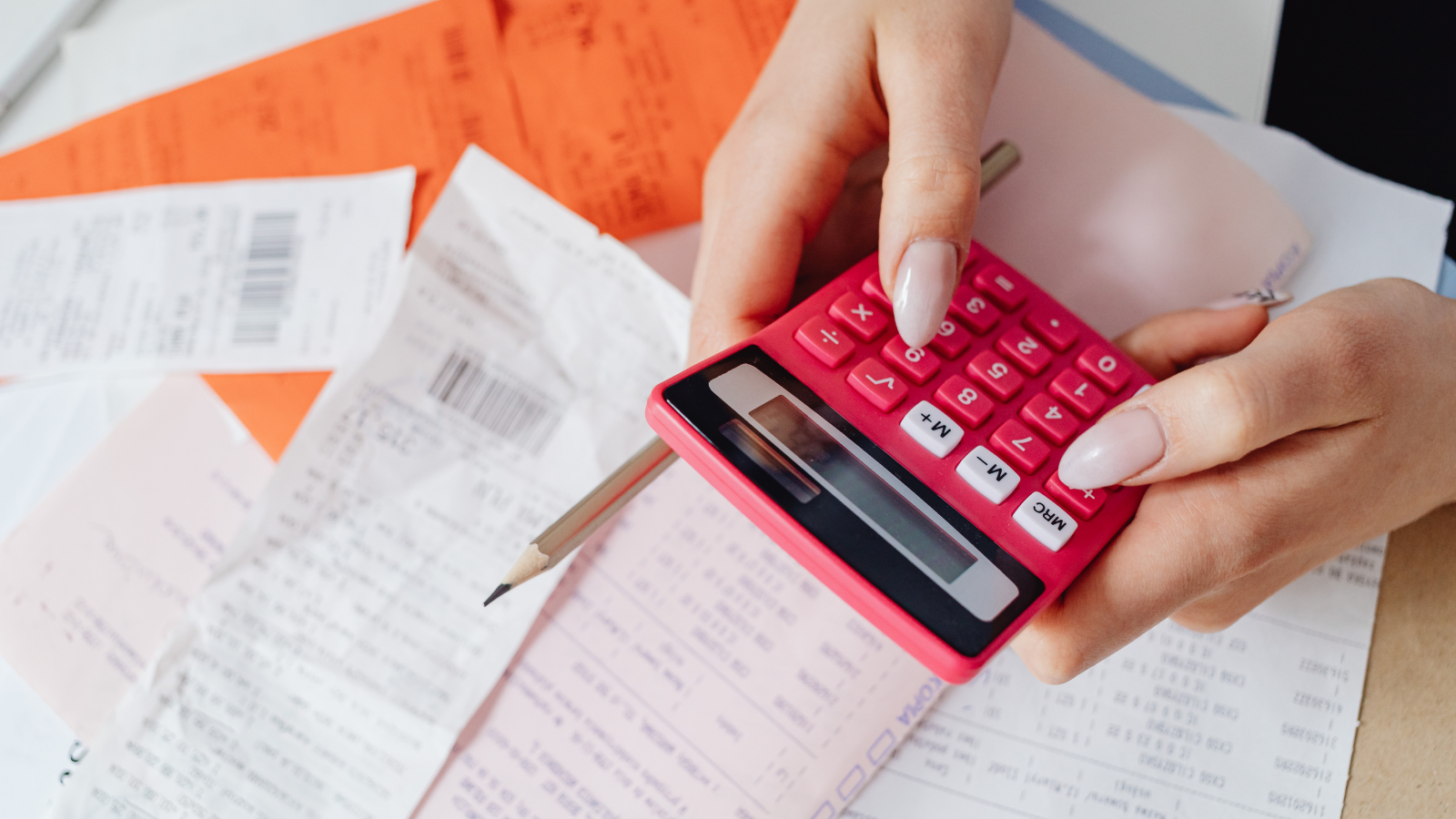 calculating costs and margins using calculator for D2C pricing decisions