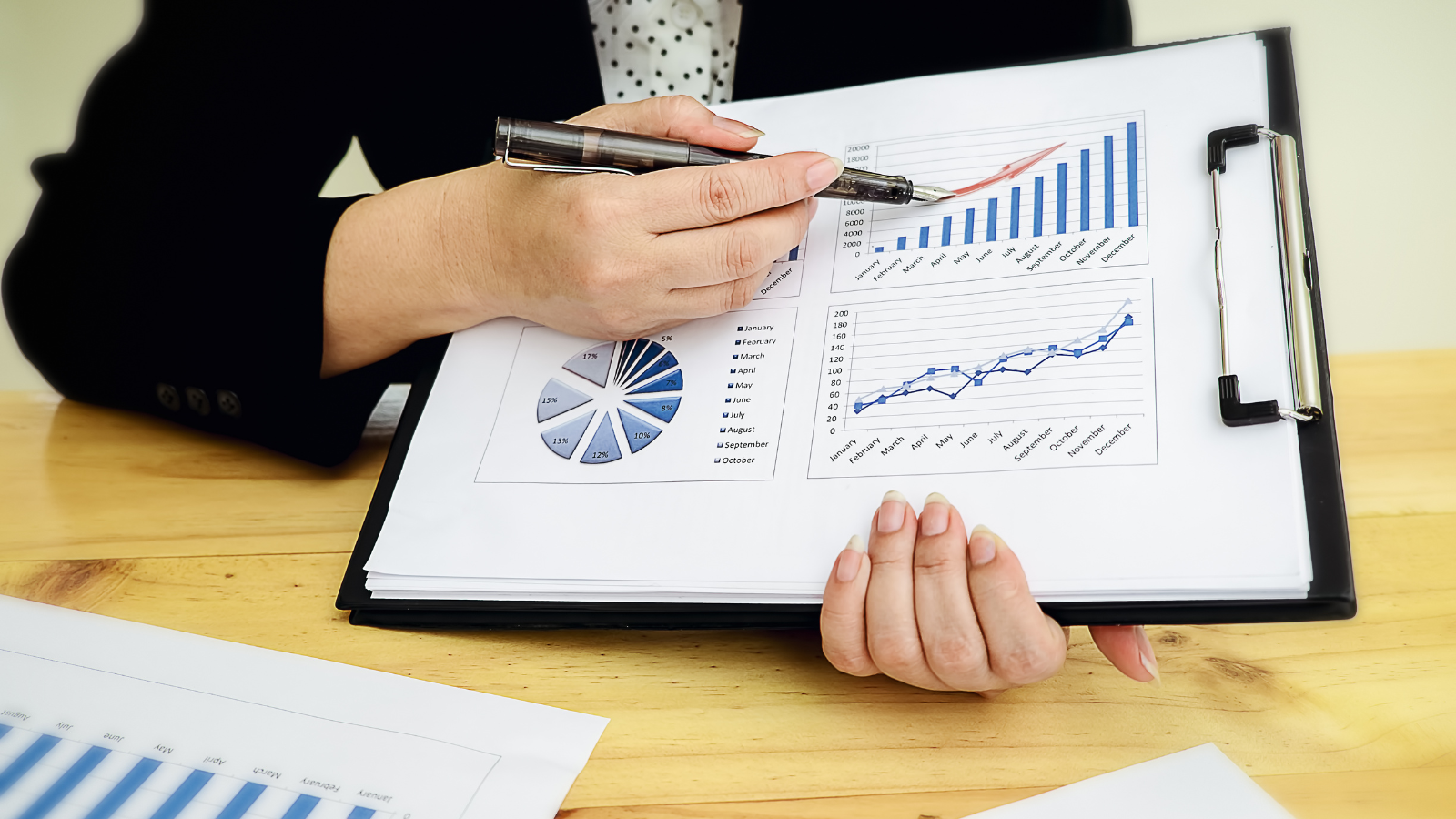 Procurement performance dashboard tracking automated purchase orders and inventory optimization