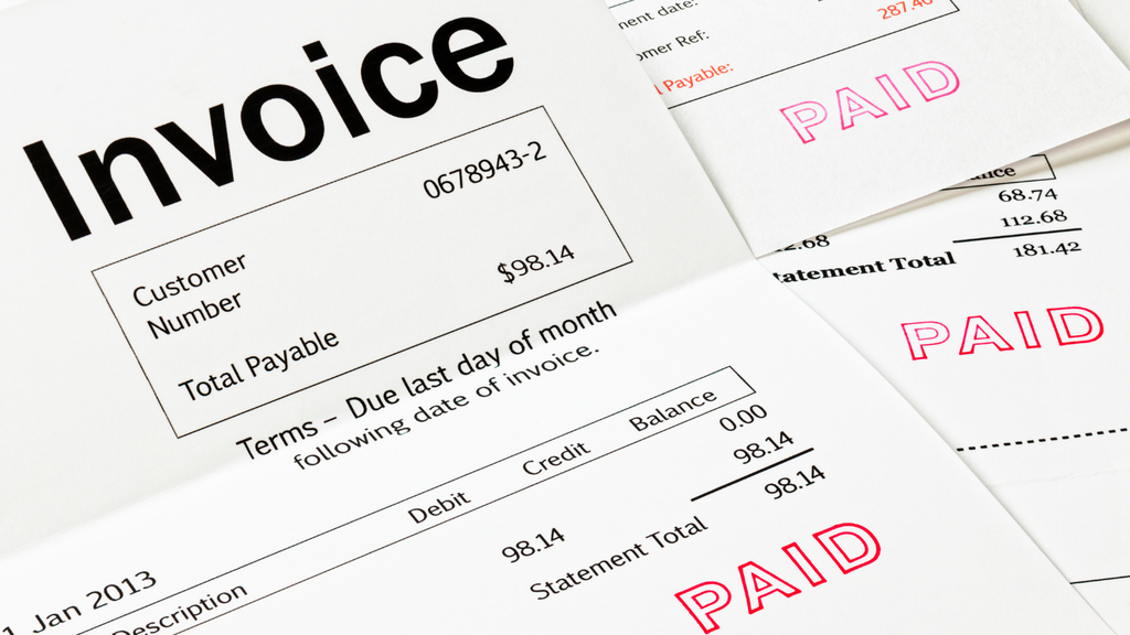 Invoice creation and correction workflow showing automated invoices, amendments, and credit notes for ecommerce orders