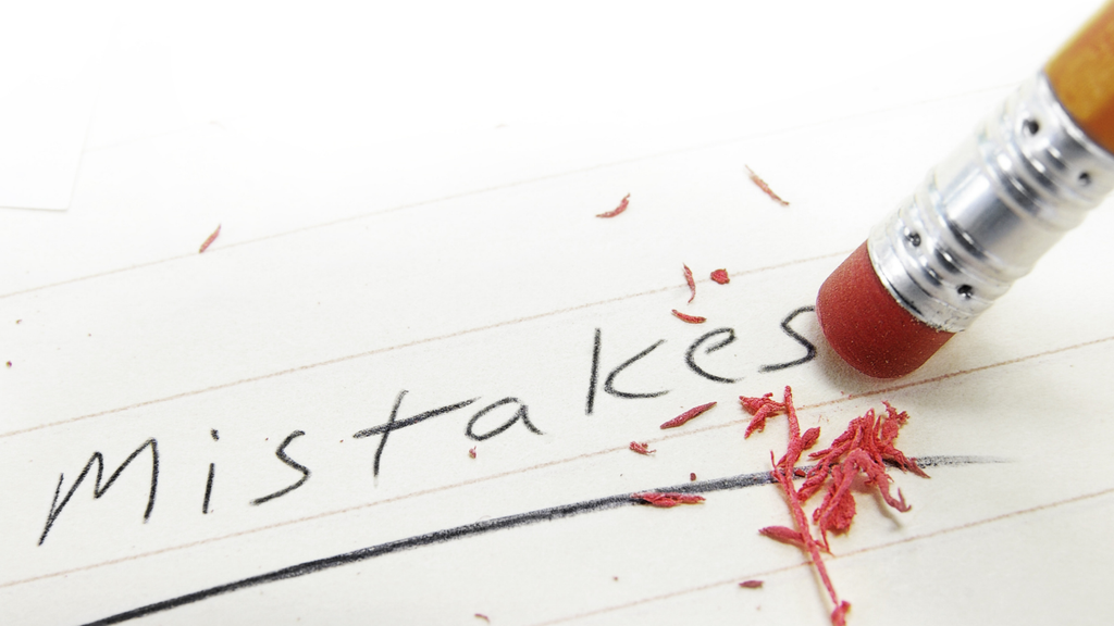 Common inventory migration mistakes represented by a handwritten reminder, highlighting the importance of clean data, warehouse preparation, and a planned system transition.