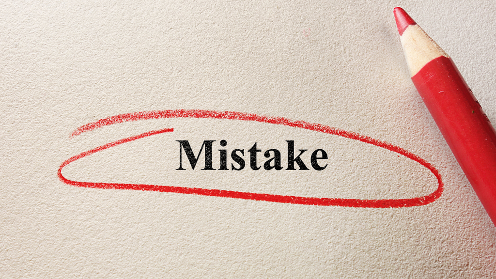 Common WMS selection mistakes showing the risks of ignoring returns, hardware requirements, training, data quality, and actual business fit when choosing warehouse software