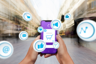 Concepto de marketing en redes sociales para la promoción de aplicaciones