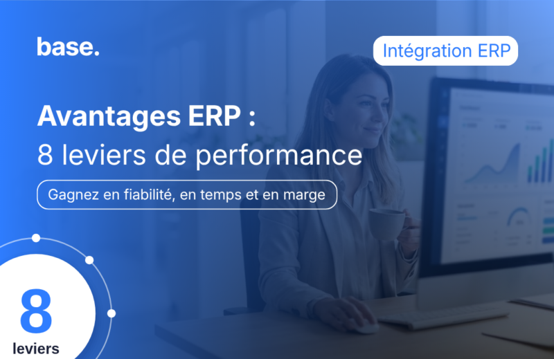 Avantages ERP : une responsable e-commerce consulte un tableau de bord aux indicateurs en hausse