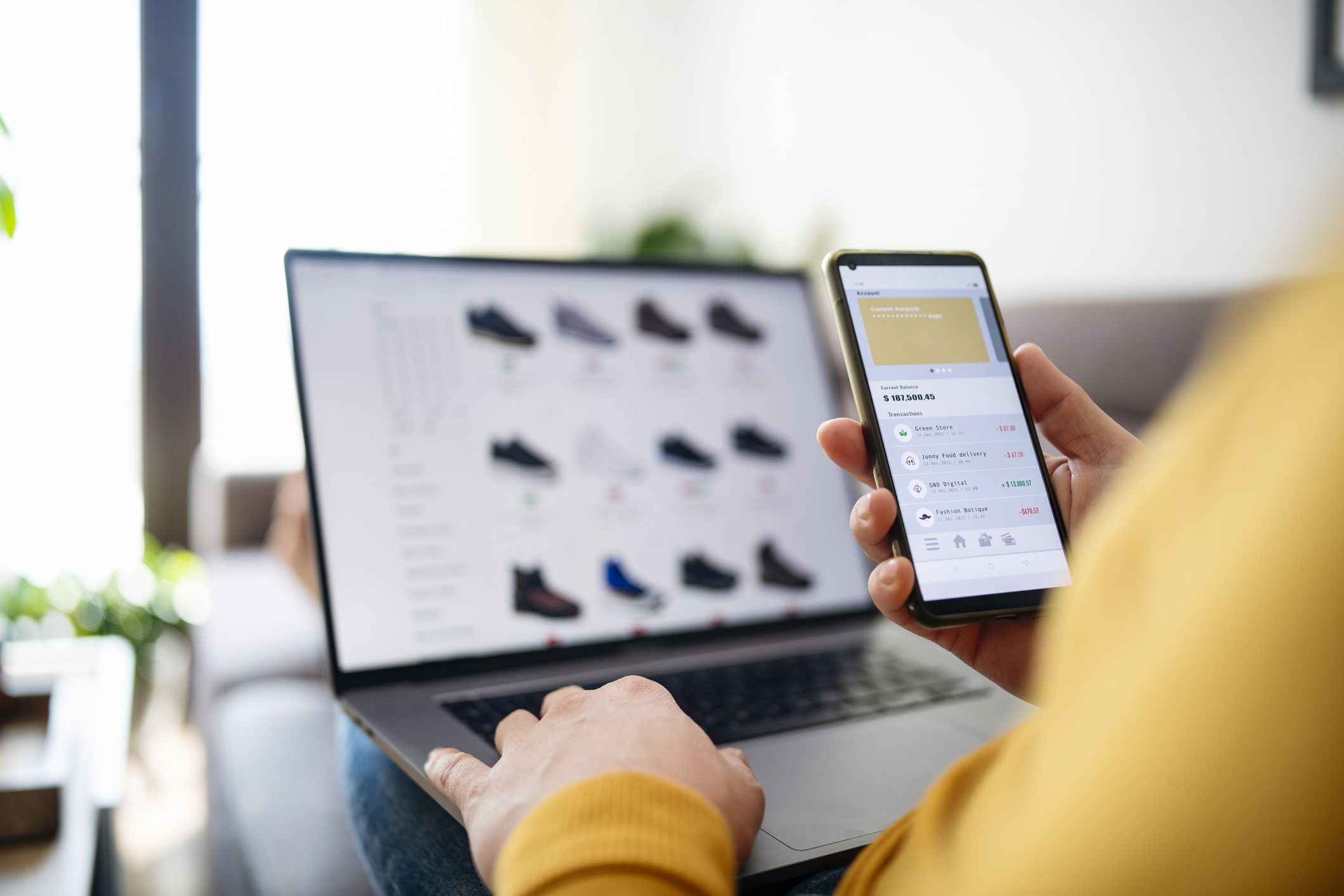 Sprzedaż online: zakupy przez internet (kategoria moda)