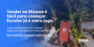 Mulher mexendo no celular entendendo como vender na shopee